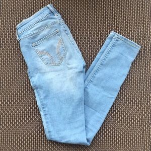 NWOT Low Rise Hollister Ripped Skinny Jeans